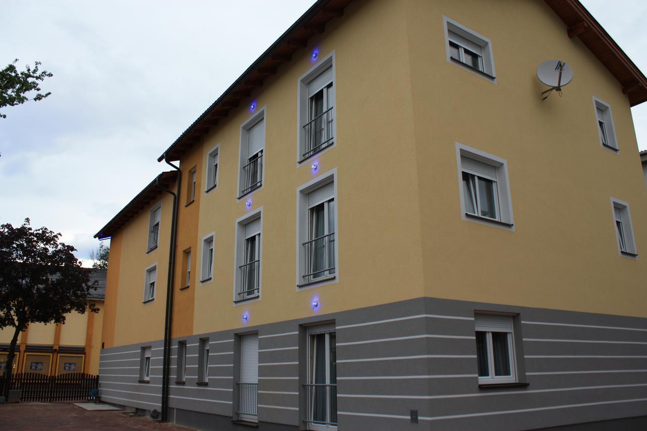 City Hotel Neunkirchen Exterior foto